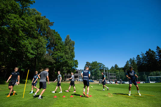 Spelarna värmer upp