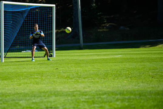 Tobias Hysén står i mål