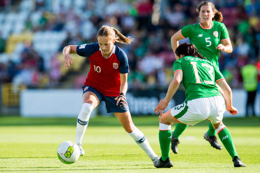 Caroline Graham Hansen of Norway and Aine O’Gorman of