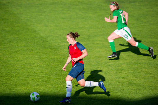 Isabell Lehn Herlovsen of Norway and Claire O’Riordan of