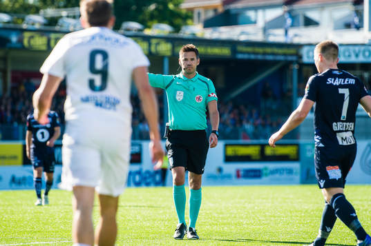 Tom Harald Hagen, referee