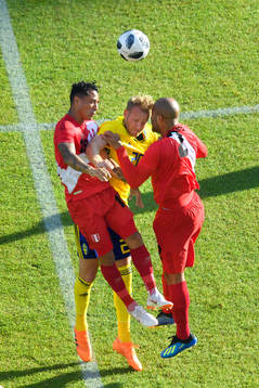 Yoshimar Yotun and Albert Rodriguez in action with Ola