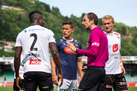 Akeem Latifu of Sogndal and Tommy Høiland of Viking in a