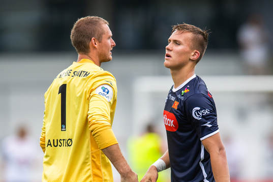 Goalkeeper Iven Austbø and Leo Østigard of Viking looks