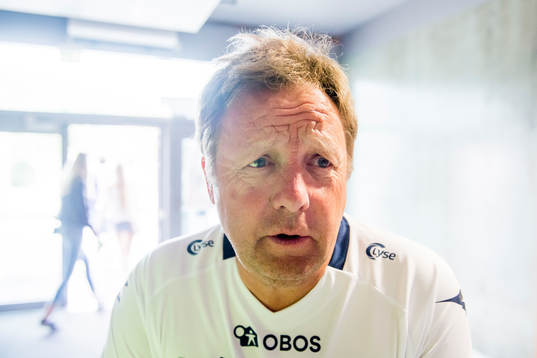 Bjarne Berntsen, head coach of Viking, looks dejected