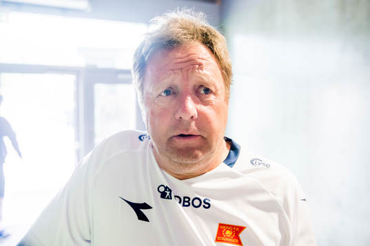 Bjarne Berntsen, head coach of Viking, looks dejected
