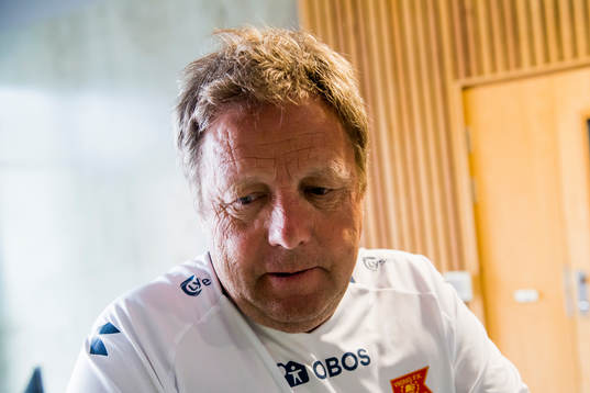 Bjarne Berntsen, head coach of Viking, looks dejected