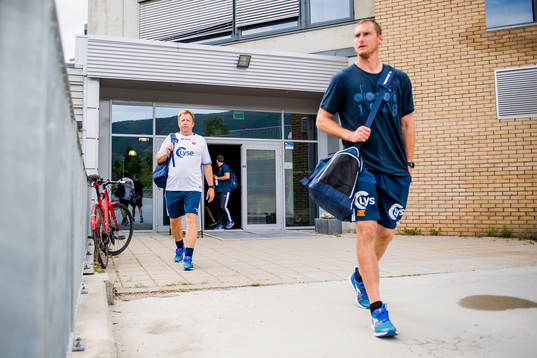 Bjarne Berntsen, head coach of Viking, and goalkeeper Iven