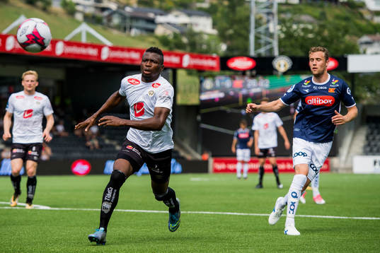 Akeem Latifu of Sogndal and Fredrik Torsteinbø of Viking
