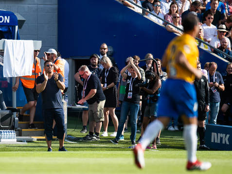 Ronaldo, head coach of Brazil, sees Edmundo of Brazil
