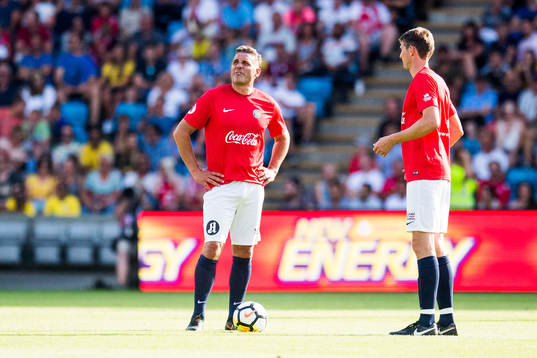 Håvard Flo and Tore André Flo of Norway look dejected