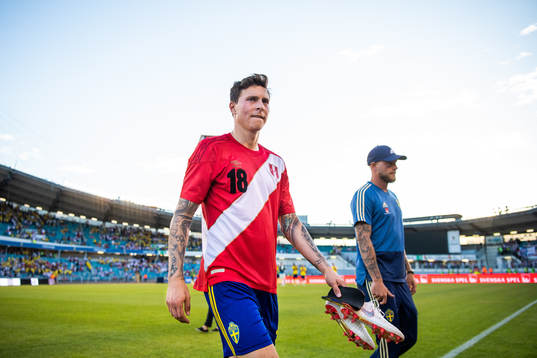 Victor Nilsson Lindelöf and John Guidetti of Sweden