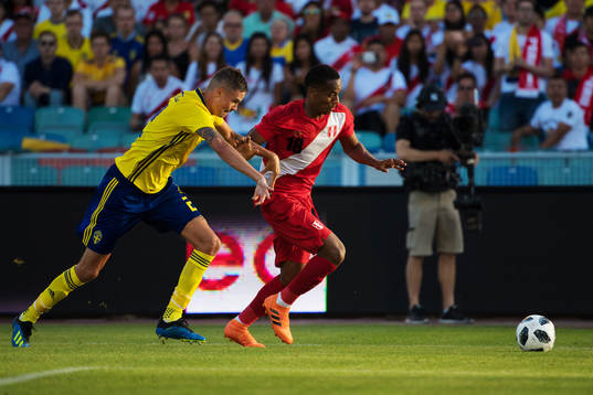 Mikael Lustig of Sweden and André Carrillo of Peru