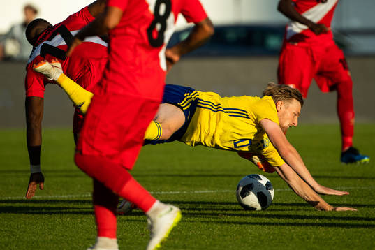 Emil Forsberg of Sweden falls