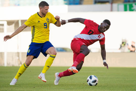 Marcus Berg of Sweden and Luis Advincula of Peru