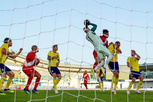 Goalkeeper Robin Olsen of Sweden collides with Paolo