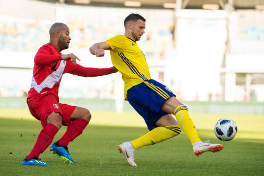 Albert Rodriguez of Peru and Marcus Berg of Sweden