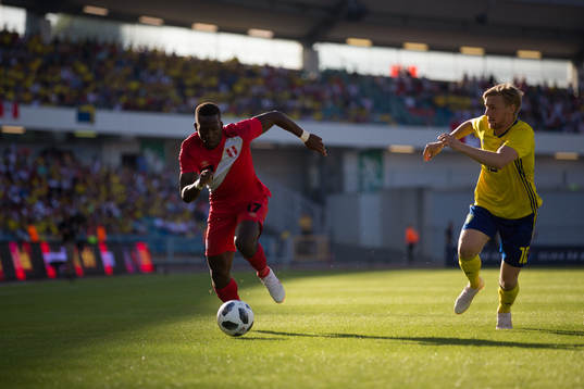 Luis Advincula of Peru and Emil Forsberg of Sweden