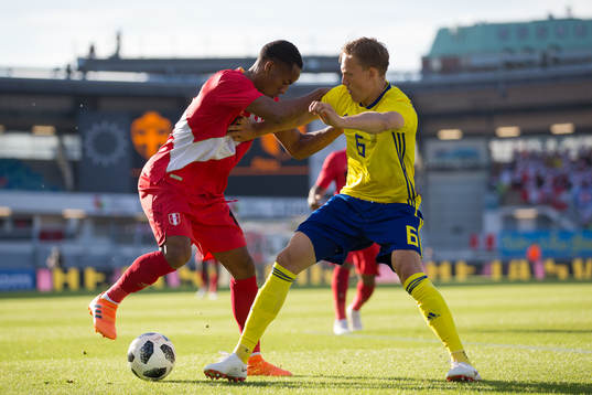 André Carrillo of Peru and Ludwig Augustinsson of Sweden