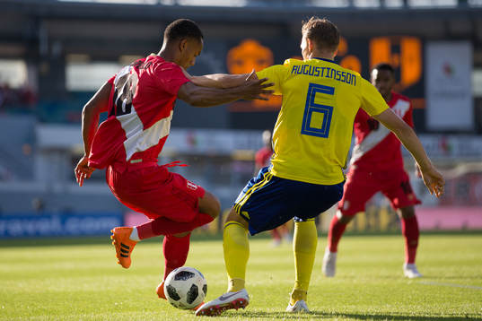 André Carrillo of Peru and Ludwig Augustinsson of Sweden
