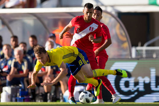 Albin Ekdal of Sweden and Miguel Trauco of Peru