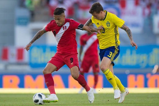 Paolo Guerrero of Peru and Victor Nilsson Lindelöf of