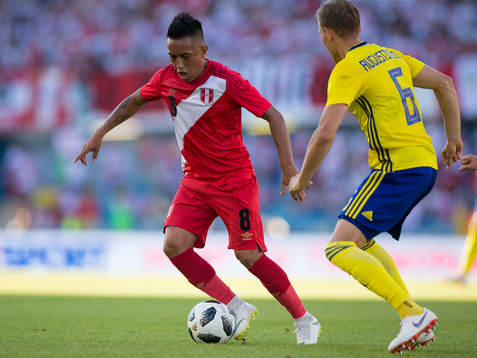 Christian Cueva of Peru and Ludwig Augustinsson of Sweden