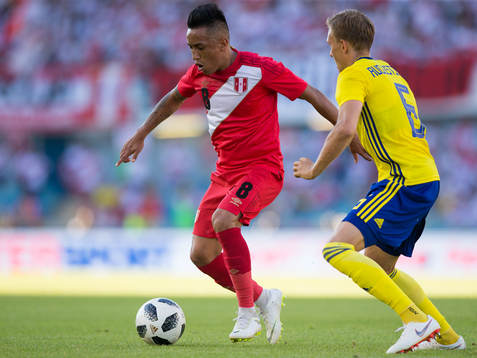Christian Cueva of Peru and Ludwig Augustinsson of Sweden