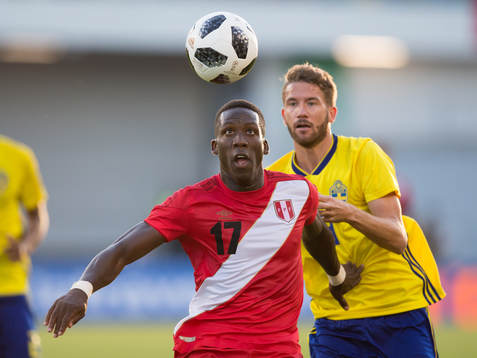 Luis Advincula of Peru and Marcus Rohdén of Swedenduring