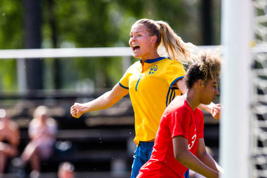 Sveriges Nina Jakobsson jublar