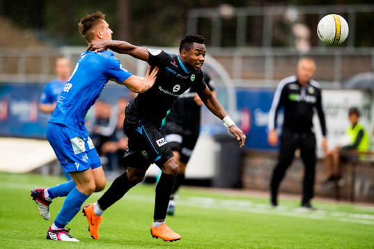 Michael Ledger of Notodden and Kachi of Sandnes Ulf