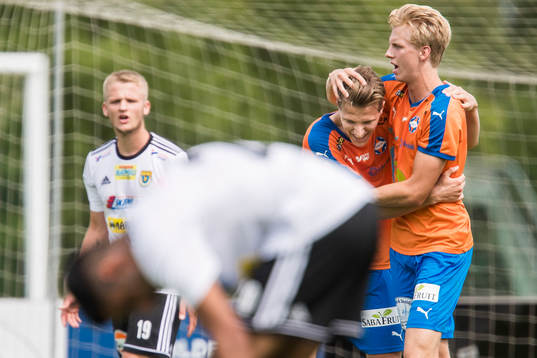 Bläddra bland fler bilder av Fotboll, Division 3, Vejby - Skene