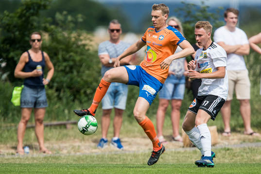 Vejbys Linus Martinsson och Skenes Johan Hedberg