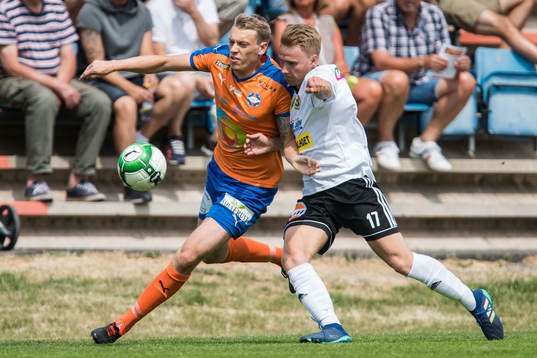 Vejbys Linus Martinsson och Skenes Johan Hedberg
