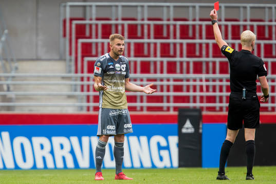 Degerfors Erik Björndahl får rött kort
