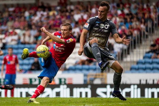 Helsingborgs Andri Runar Bjarnason och Degerfors Oliver