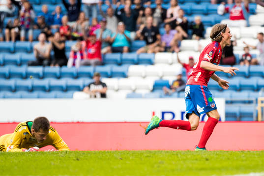 Degerfors målvakt Dario Miskic deppar samtidigt som