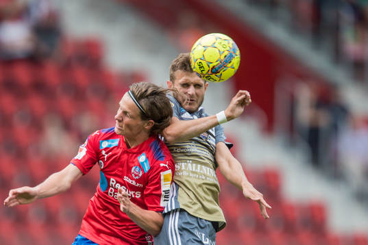Helsingborgs Max Svensson och Degerfors Christos Gravius