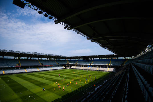 Generell vy över Gamla Ullevi med spelare på plan
