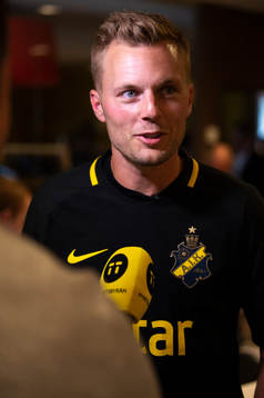 s Sebastian Larsson