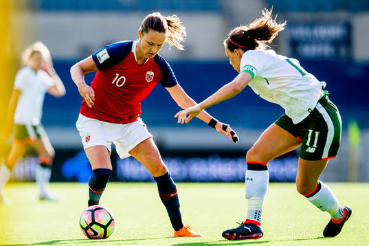 Caroline Graham Hansen of Norway and Katie McCabe of Ireland