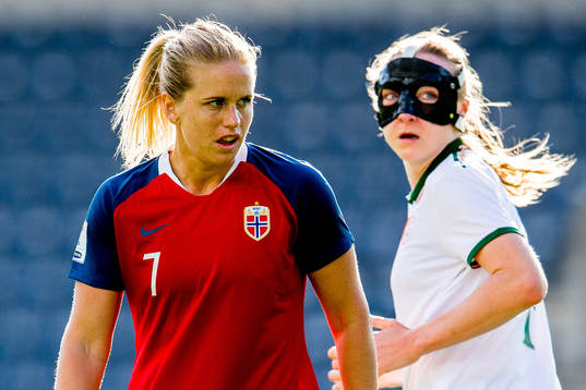 Elise Thorsnes of Norway and Louise Quinn of Ireland