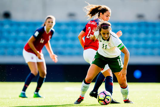 Ingrid Moe Wold of Norway and Katie McCabe of Ireland