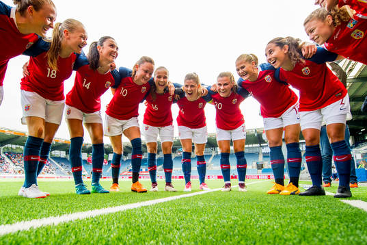 Isabell Lehn Herlovsen, Frida Leonhardsen Maanum, Ingrid