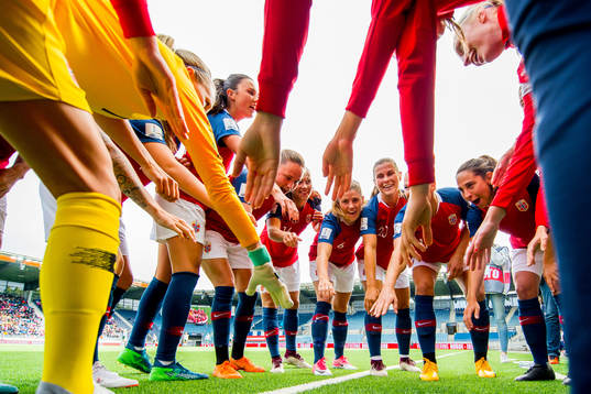 Goalkeeper Ingrid Hjelmseth, Elise Thorsnes, Ingrid Syrstad
