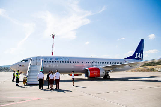 Flight SK7012 with the Swedish football team arrives at