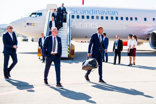 Head coach Janne Andersson and Andreas Granqvist of Sweden