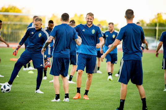Victor Nilsson Lindelöf and Ola Toivonen of the Swedish
