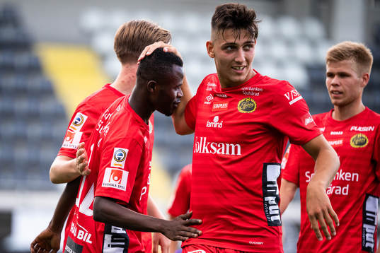 Elfsborgs Prince Isaac Kouame klappas om av Aleksandar