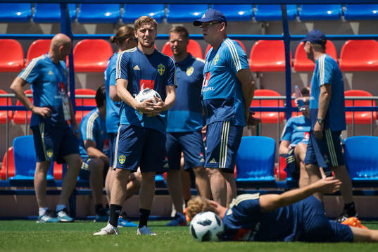 Emil Forsberg in talks with head coach Janne Andersson of